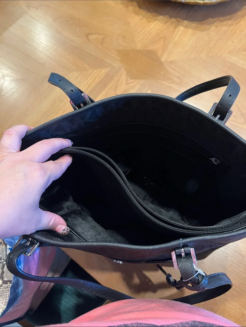 Michael Kors Black Signature Tote Bag - Picture 5 of 7